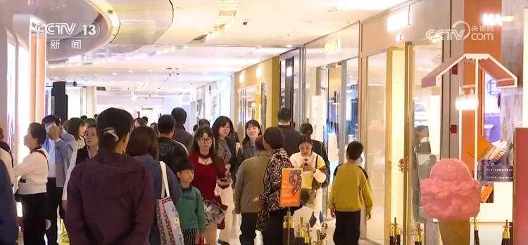 活力多、新意足 假日經(jīng)濟(jì)有力釋放城鄉(xiāng)消費(fèi)潛力，家用視聽(tīng)設(shè)備銷(xiāo)售亮眼